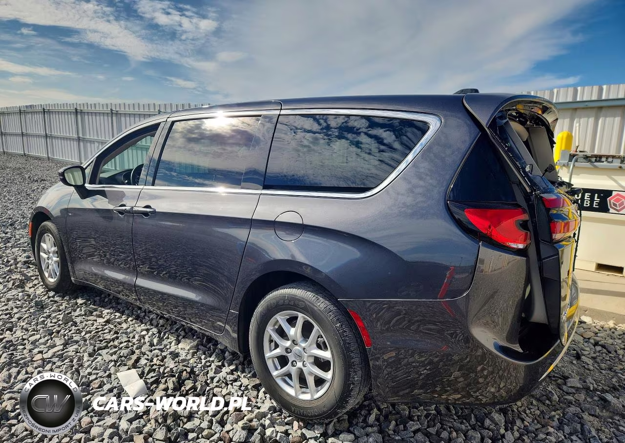 2023 Chrysler Pacifica Touring L VIN:2C4RC1BG9PR517554 - 2
