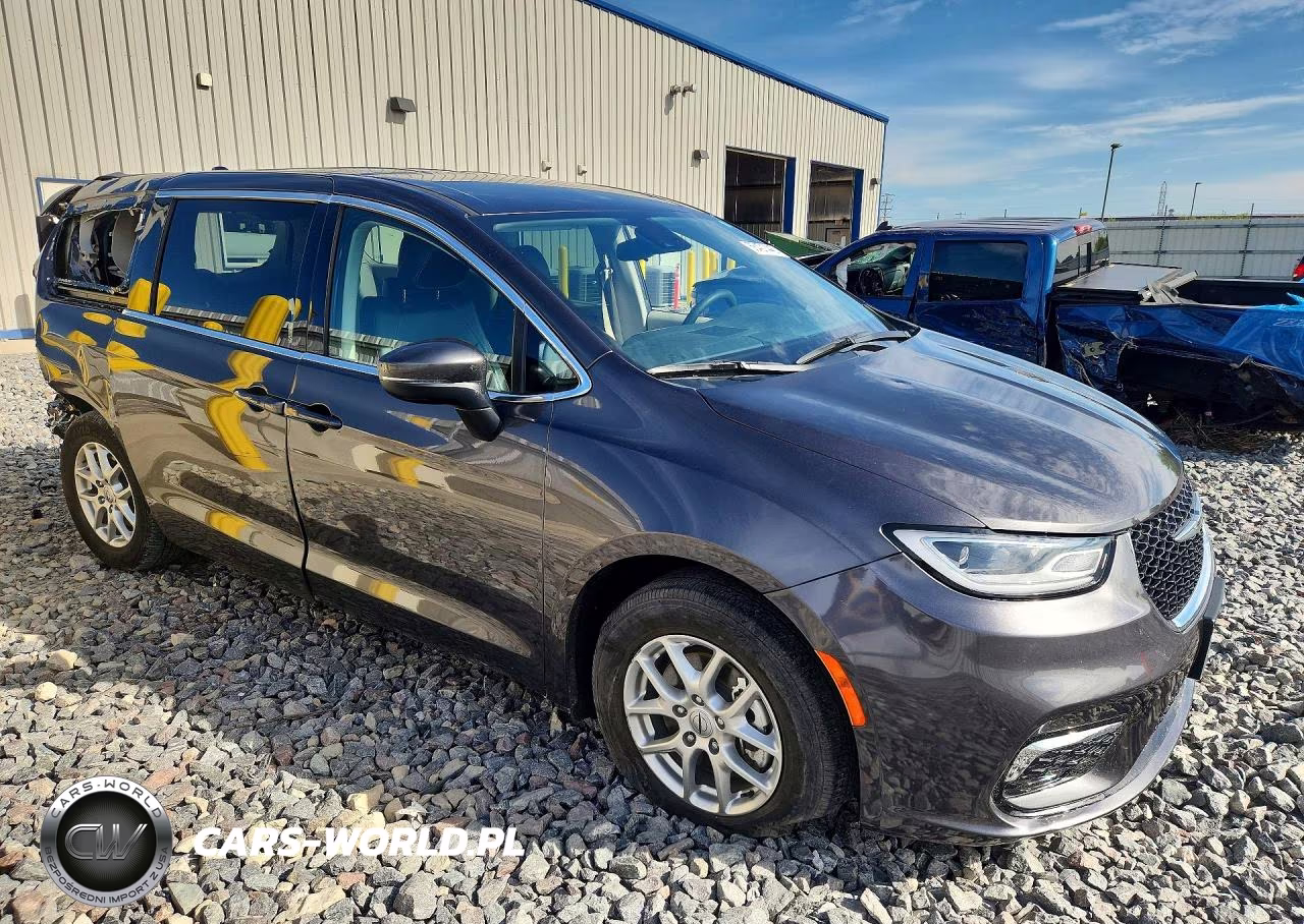 2023 Chrysler Pacifica Touring L VIN:2C4RC1BG9PR517554 - 4