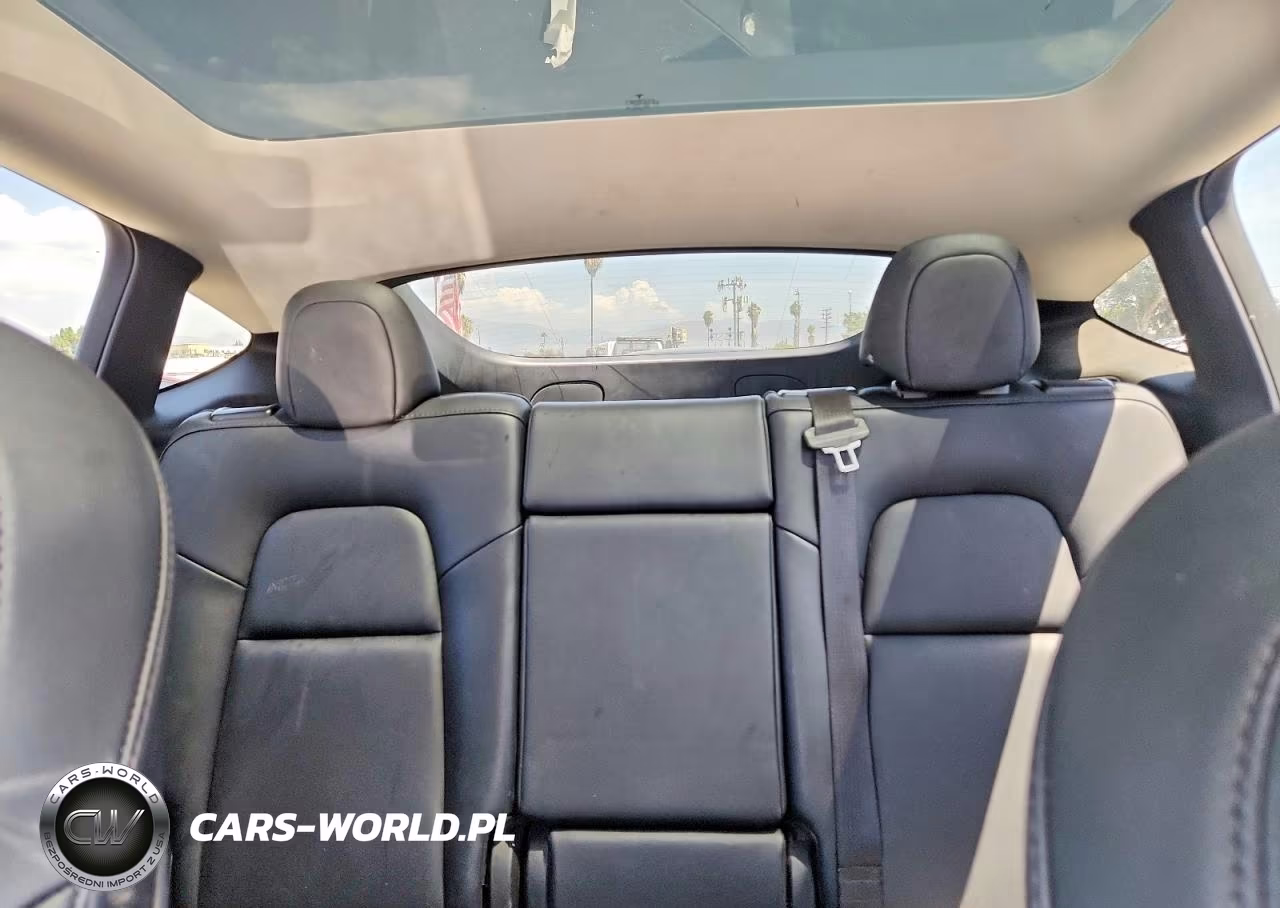 2022 Tesla Model Y VIN:7SAYGDEE7NF512148 - 10