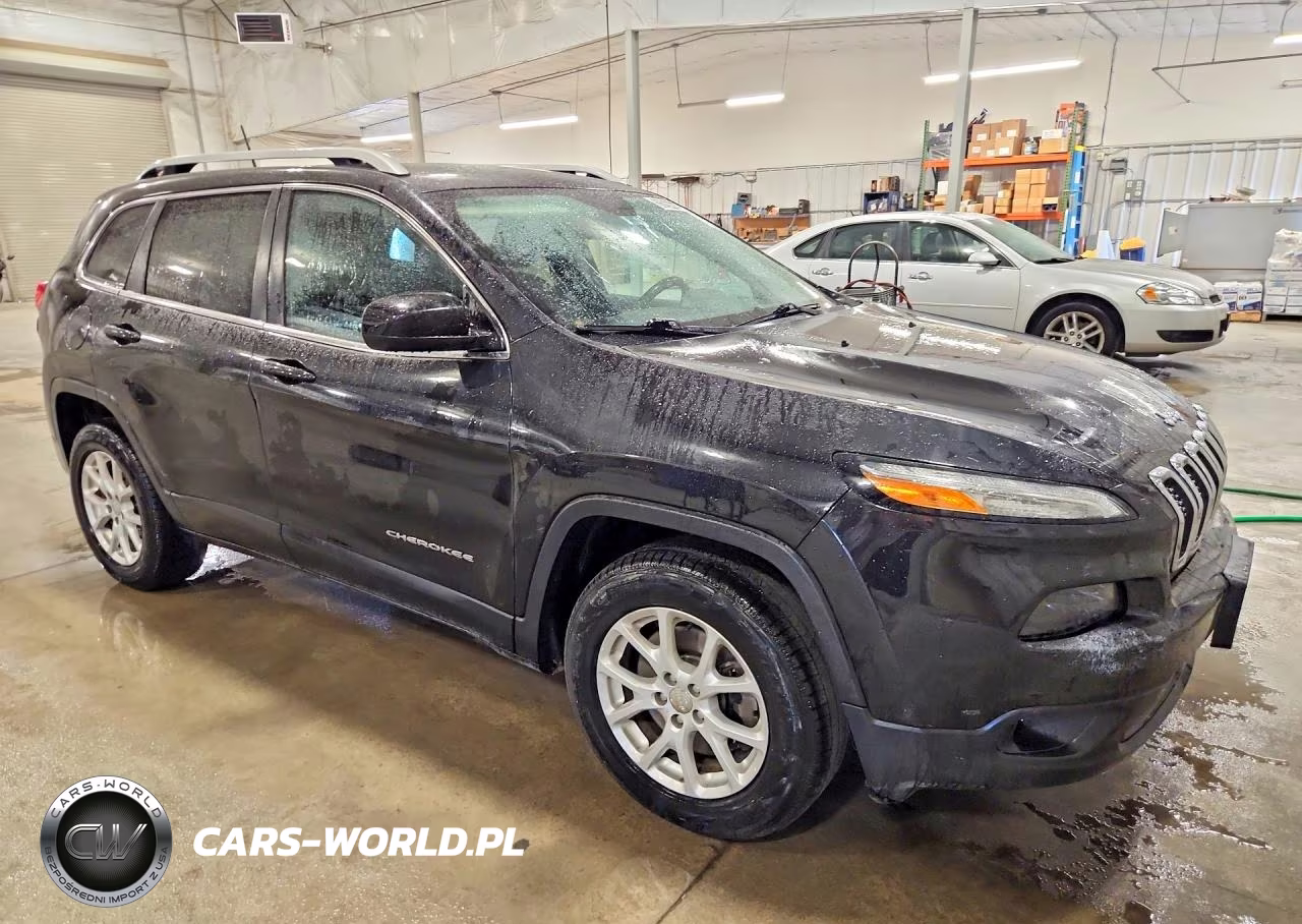 2015 Jeep Cherokee Latitude VIN:1C4PJMCS1FW773842 - 4