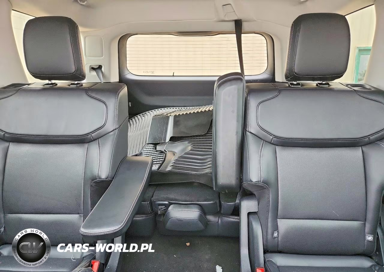 2025 Ford Expedition Platinum VIN:1FMJU1M86SEA33939 - 10