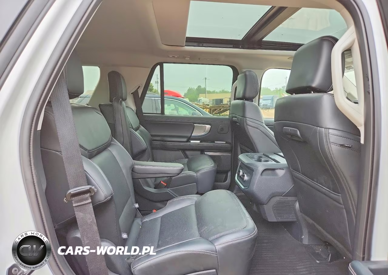 2025 Ford Expedition Platinum VIN:1FMJU1M86SEA33939 - 11