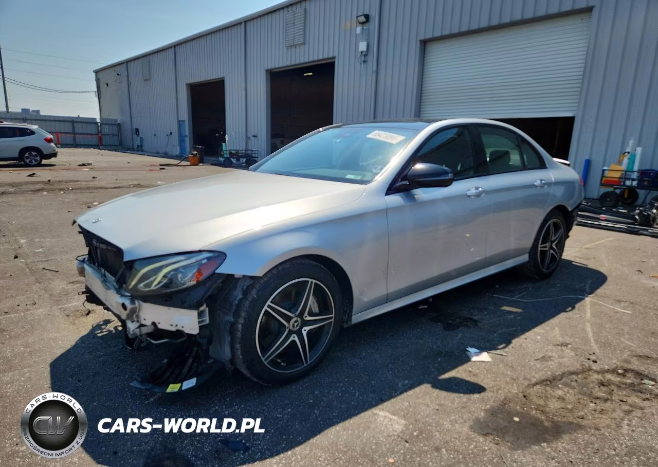 2018 Mercedes-Benz E 300 – zdjęcie 1 z 13