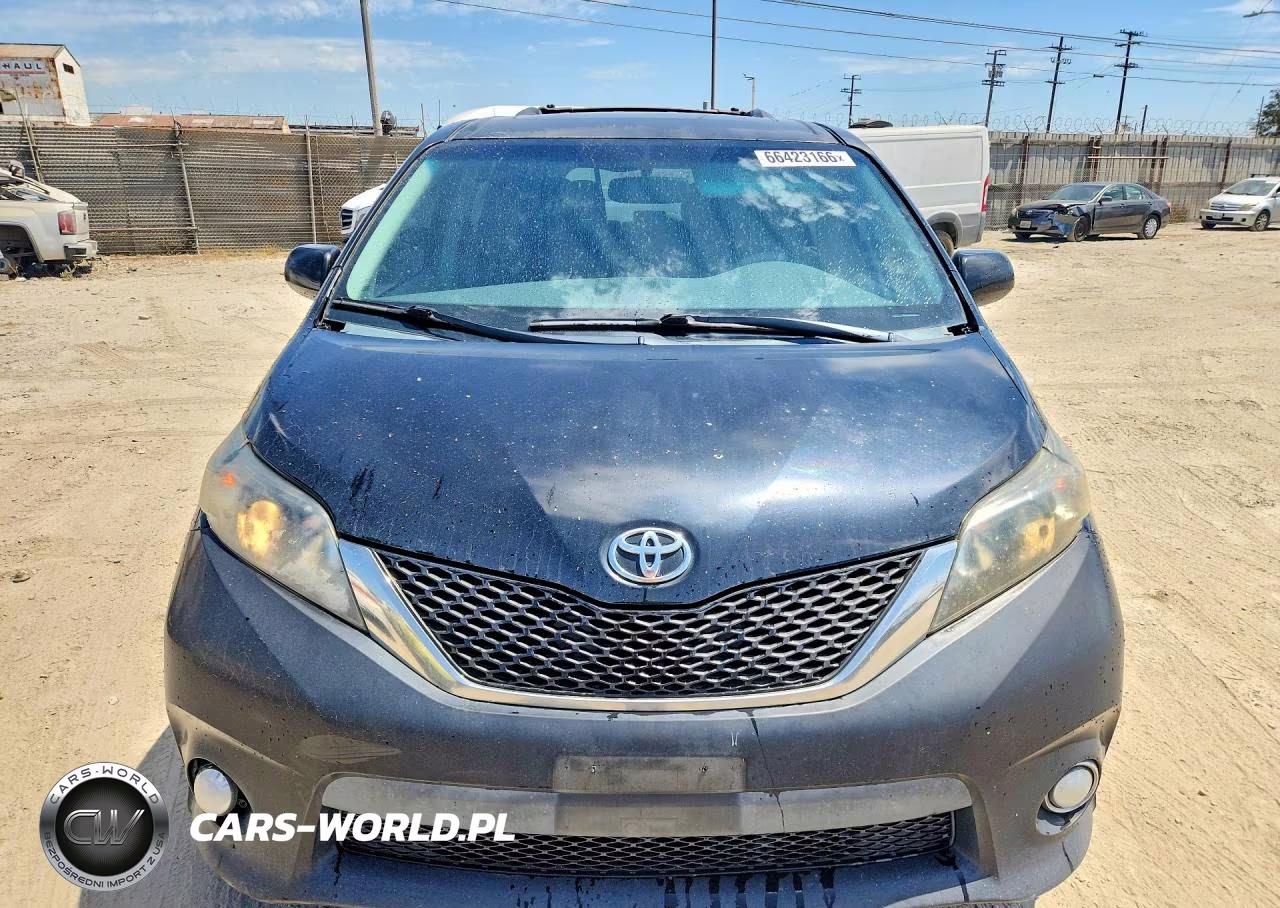 2013 Toyota Sienna Sport VIN:5TDXK3DC8DS313184 - 5
