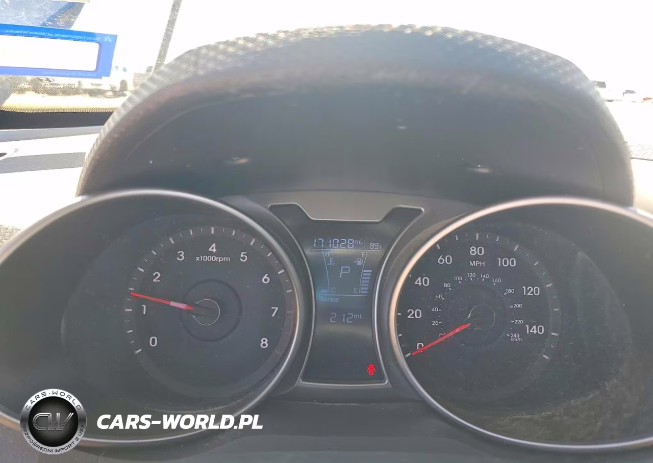 2017 Hyundai Veloster Base VIN:KMHTC6AD7HU309361 - 9