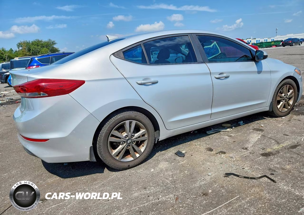 2018 Hyundai Elantra Sel VIN:5NPD84LF3JH231982 - 3
