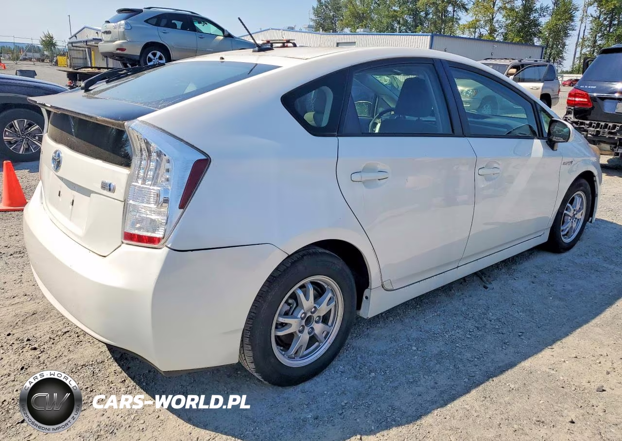 2011 Toyota Prius Two VIN:JTDKN3DU8B5369400 - 3