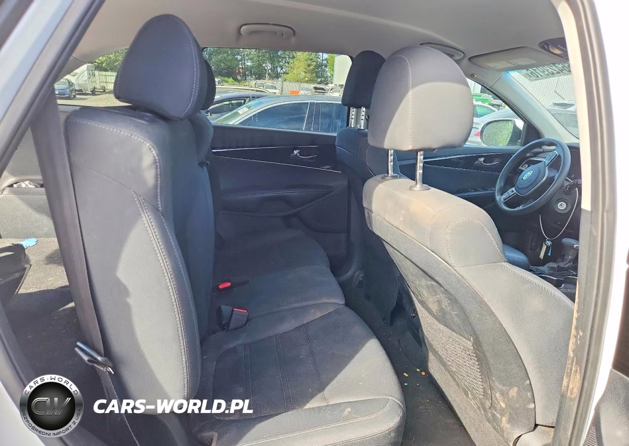 2020 Kia Sorento S VIN:5XYPGDA57LG679842 - 10