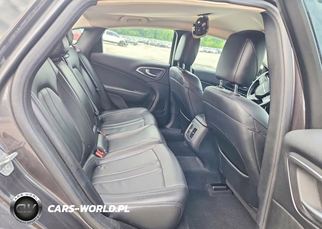 2015 Chrysler 200 C VIN:1C3CCCCB3FN532037 - 10