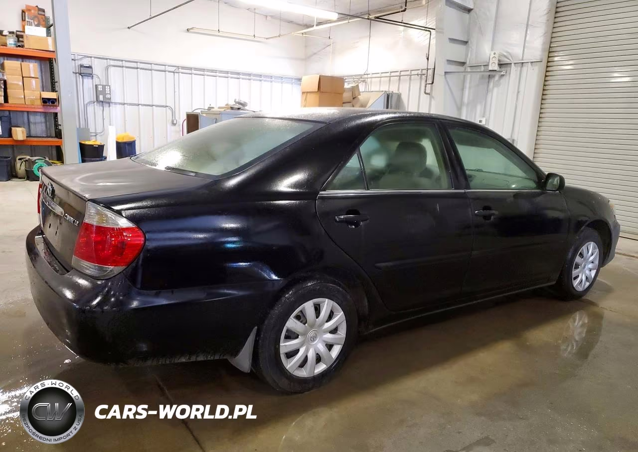 2005 Toyota Camry Le VIN:4T1BE32K75U091774 - 3