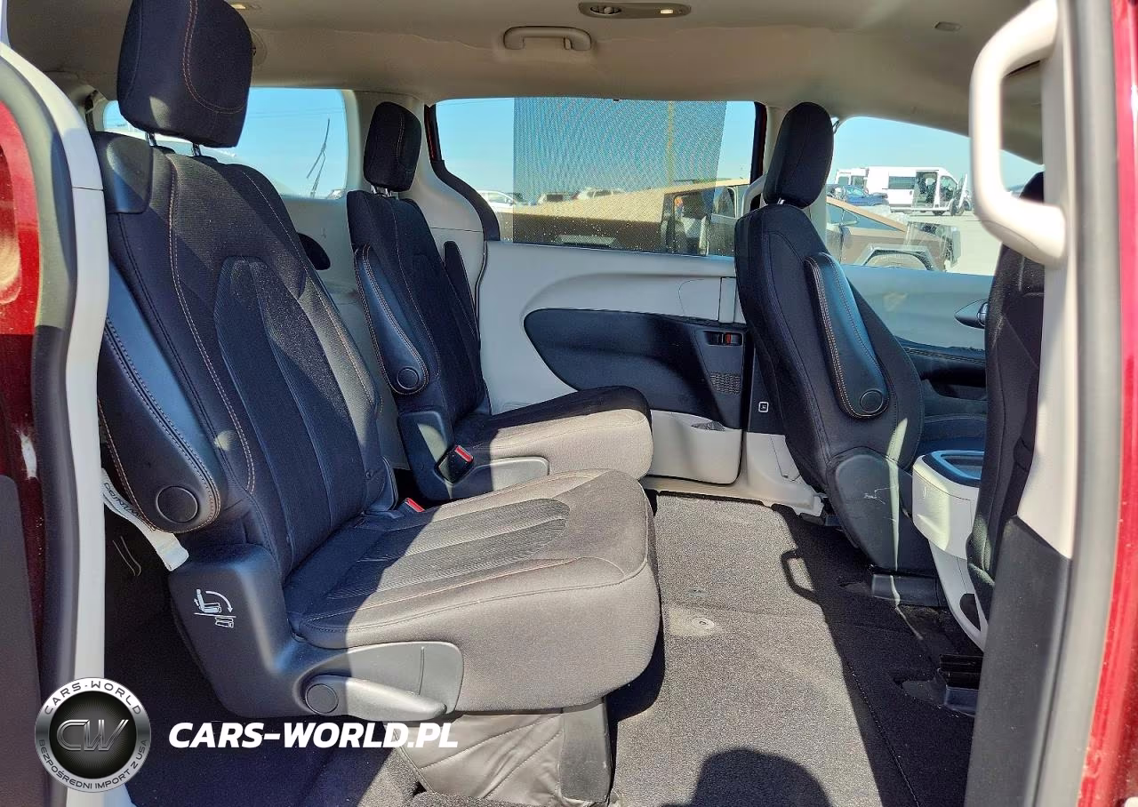 2020 Chrysler Pacifica Touring VIN:2C4RC1FG0LR123784 - 11