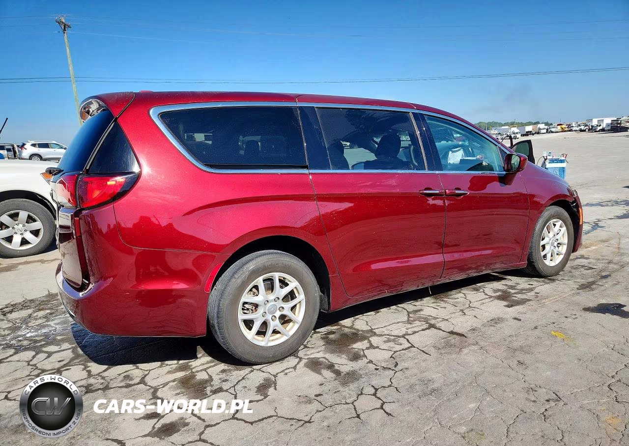 2020 Chrysler Pacifica Touring VIN:2C4RC1FG0LR123784 - 3
