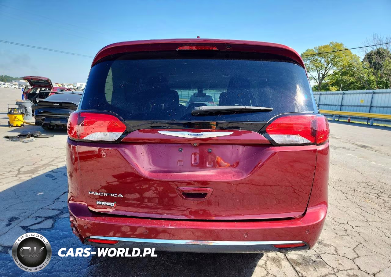 2020 Chrysler Pacifica Touring VIN:2C4RC1FG0LR123784 - 6