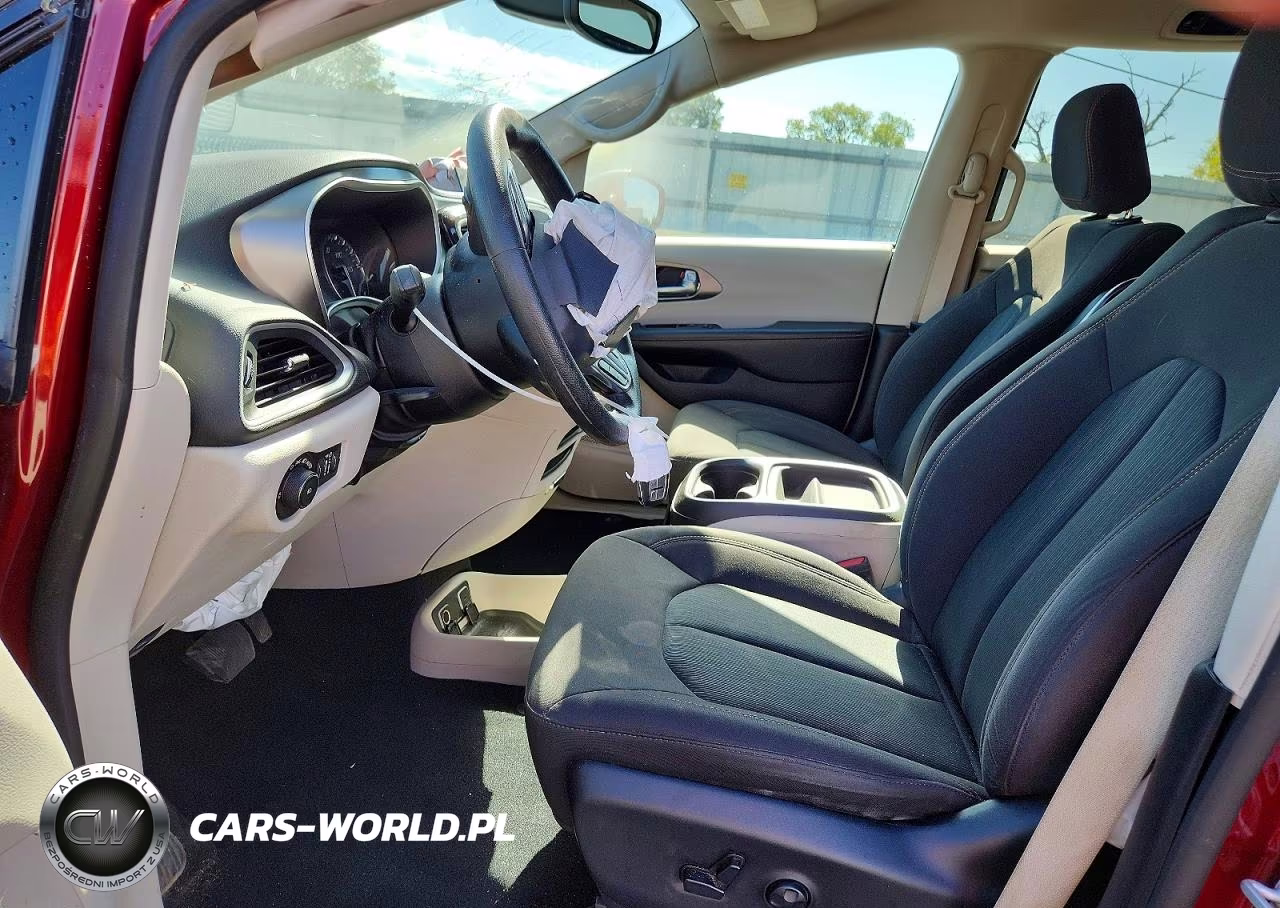 2020 Chrysler Pacifica Touring VIN:2C4RC1FG0LR123784 - 7