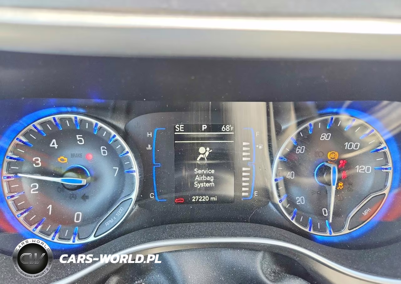 2020 Chrysler Pacifica Touring VIN:2C4RC1FG0LR123784 - 9