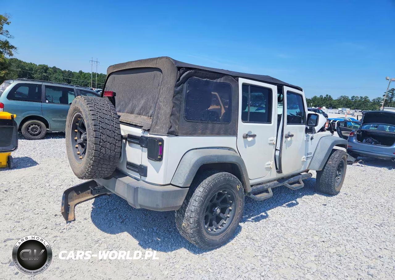 2015 Jeep Wrangler Unlimited Sport VIN:1C4BJWDG6FL620956 - 3