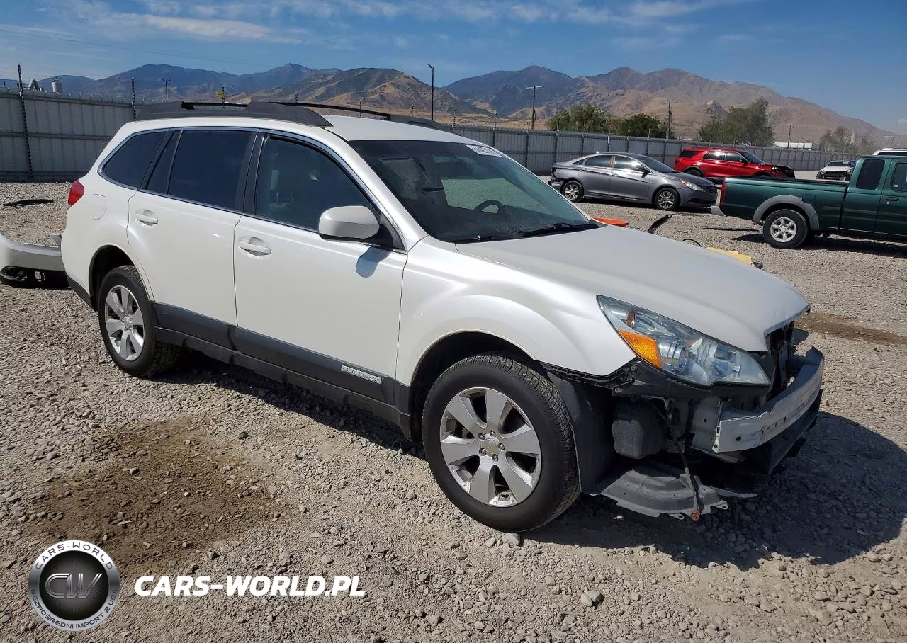 2012 Subaru Outback 2.5I Premium VIN:4S4BRBCC2C3242156 - 4