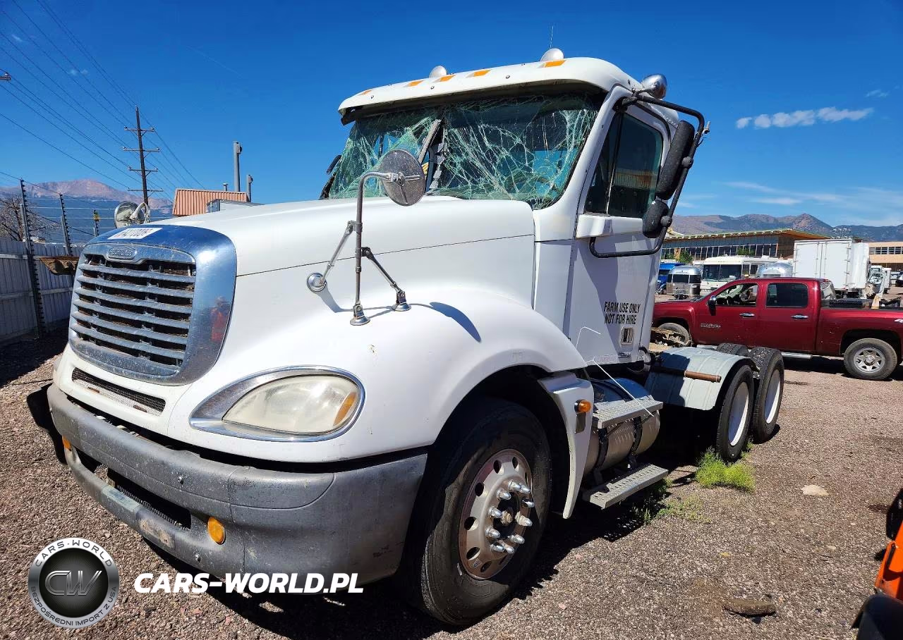 2004 Freightliner Columbia 120 Semi Truck