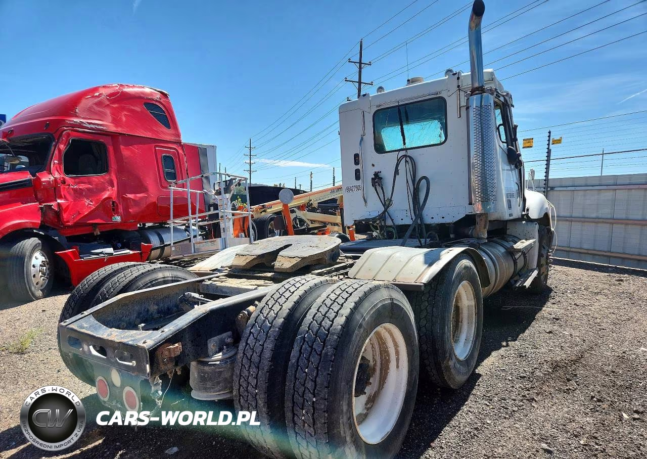 2004 Freightliner Columbia 120 Semi Truck VIN:1FUJA6CG94LN15332 - 3
