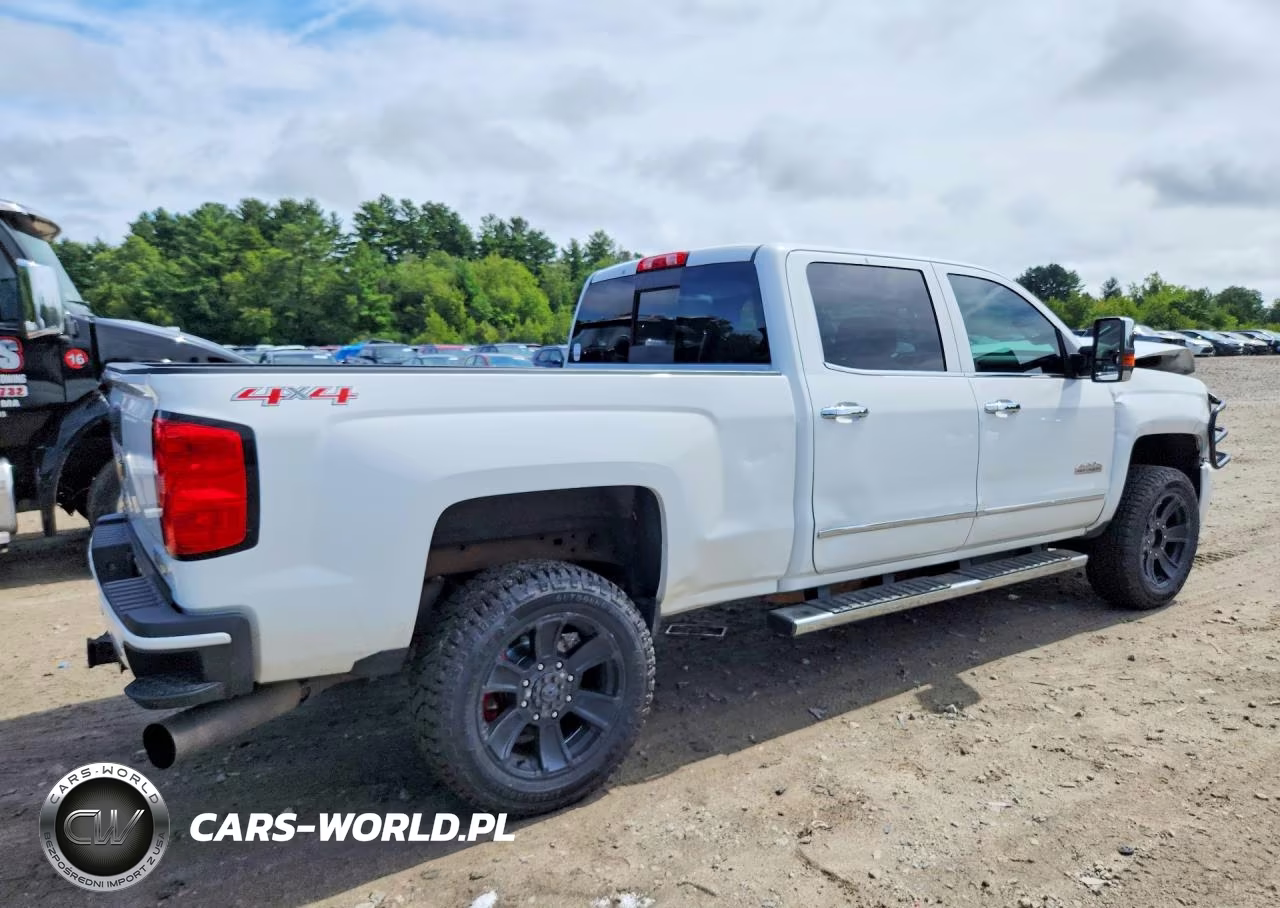 2015 Chevrolet Silverado K2500 High Country VIN:1GC1KXE85FF581975 - 3
