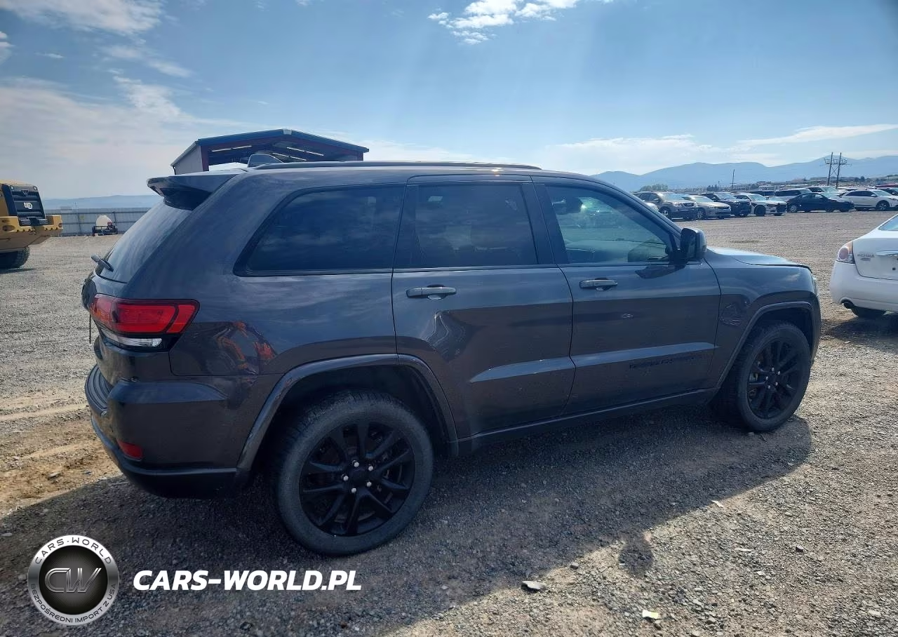 2020 Jeep Grand Cherokee Laredo VIN:1C4RJFAG5LC275949 - 3