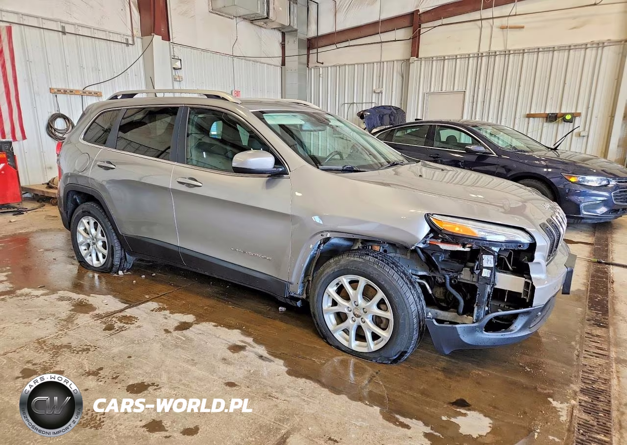 2016 Jeep Cherokee Latitude VIN:1C4PJMCB9GW203900 - 4
