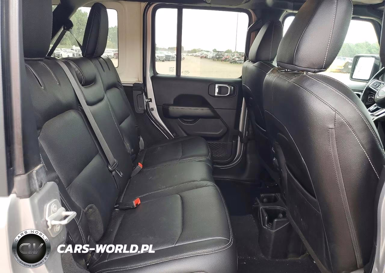 2019 Jeep Wrangler Unlimited Sahara VIN:1C4HJXEN1KW687275 - 11
