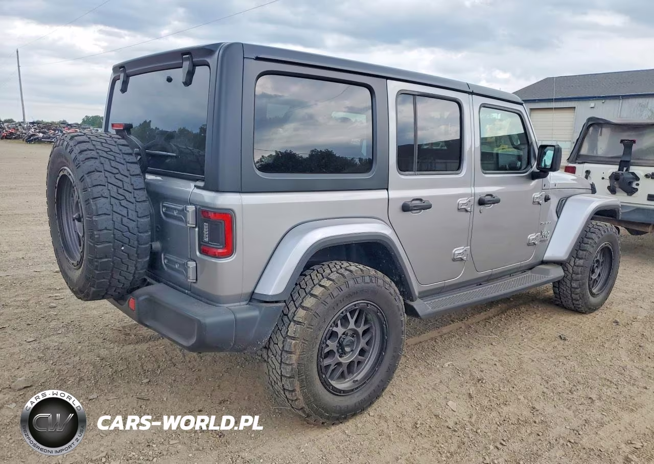 2019 Jeep Wrangler Unlimited Sahara VIN:1C4HJXEN1KW687275 - 3