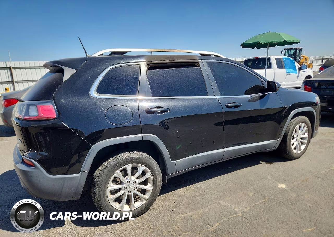 2019 Jeep Cherokee Latitude VIN:1C4PJLCX7KD220172 - 3