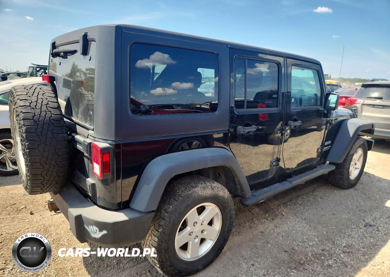 2014 Jeep Wrangler Unlimited Sport VIN:1C4HJWDG0EL138346 - 3