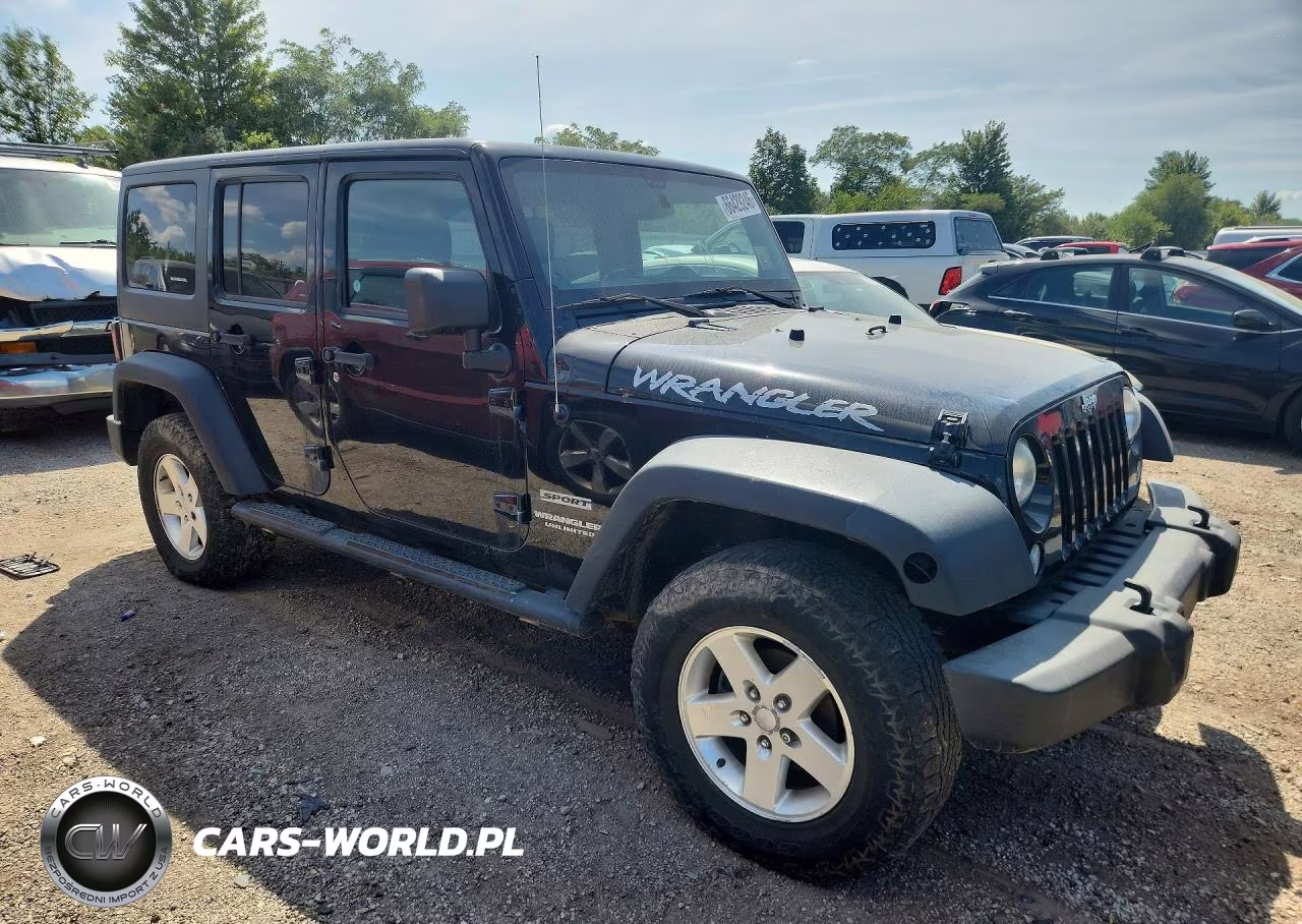 2014 Jeep Wrangler Unlimited Sport VIN:1C4HJWDG0EL138346 - 4