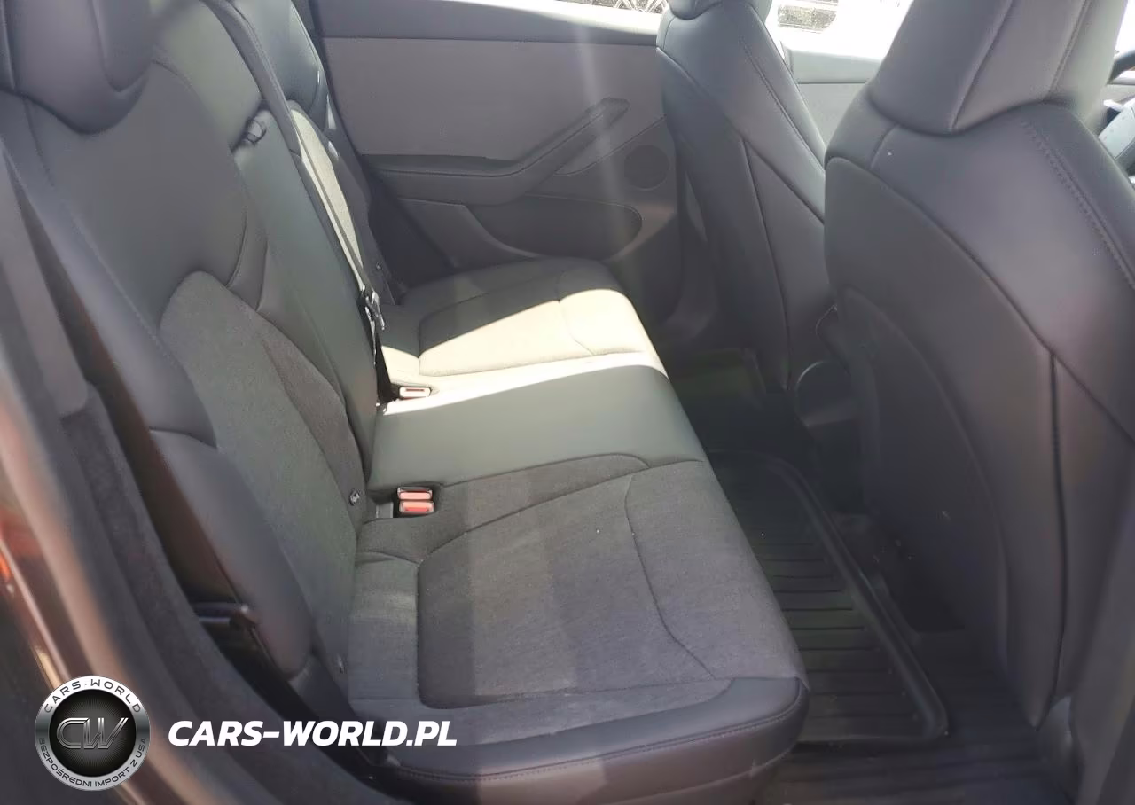 2026 Tesla Model Y VIN:7SAYGDEE7TA636477 - 10