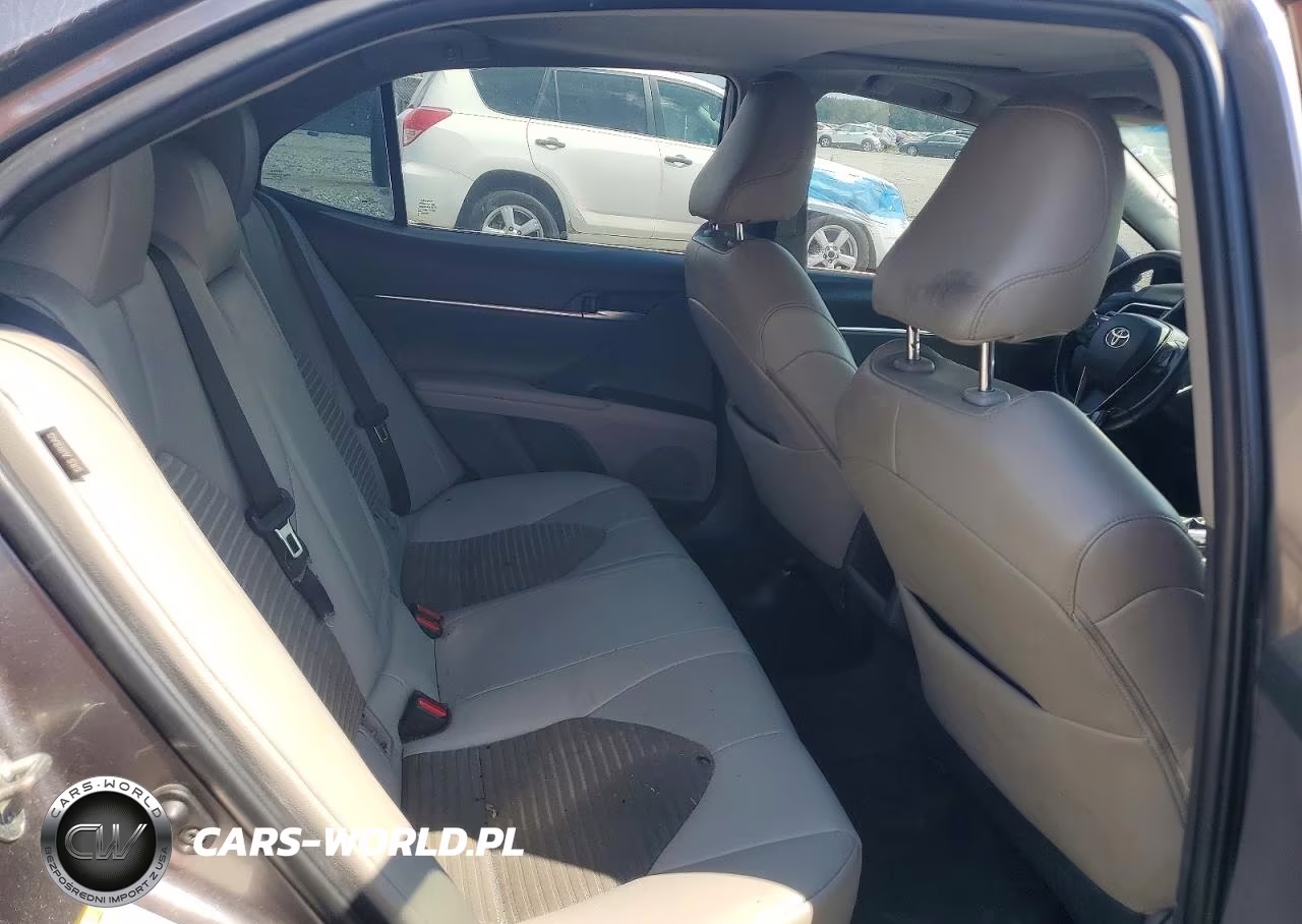 2018 Toyota Camry Se VIN:4T1B11HK4JU104238 - 10