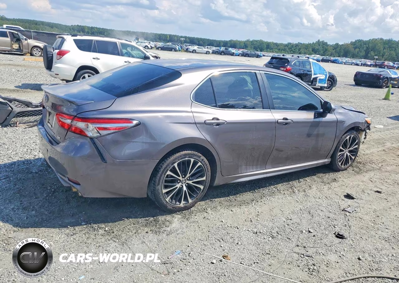 2018 Toyota Camry Se VIN:4T1B11HK4JU104238 - 3