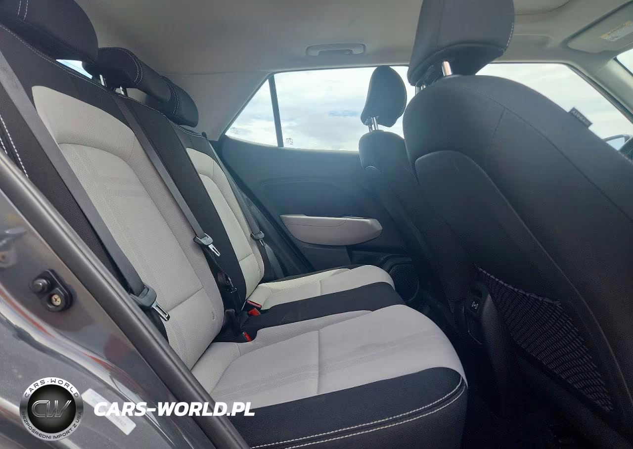 2025 Hyundai Venue Sel VIN:KMHRC8A31SU385923 - 11
