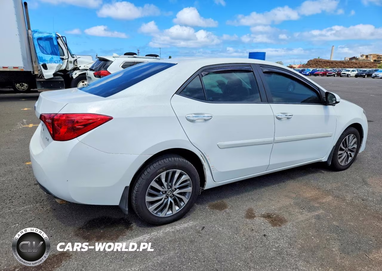 2018 Toyota Corolla VIN:5YFBURHEXJP823043 - 3
