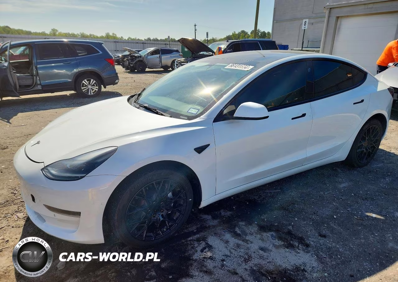 TESLA MODEL 3 – zdjęcie 1 z 12