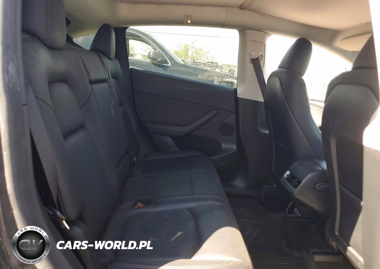 2024 Tesla Model Y VIN:7SAYGAEE2RF068004 - 10
