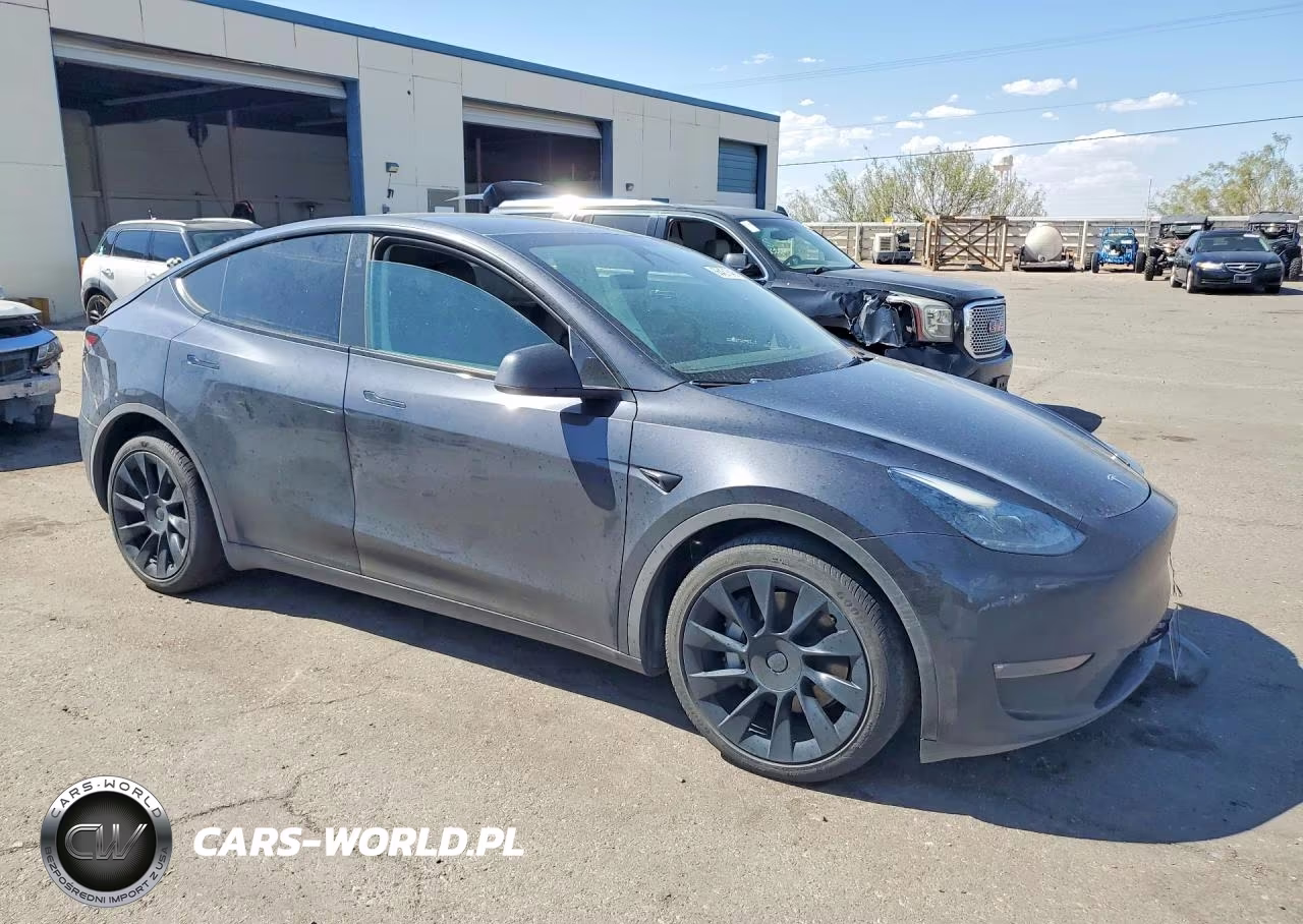 2024 Tesla Model Y VIN:7SAYGAEE2RF068004 - 4