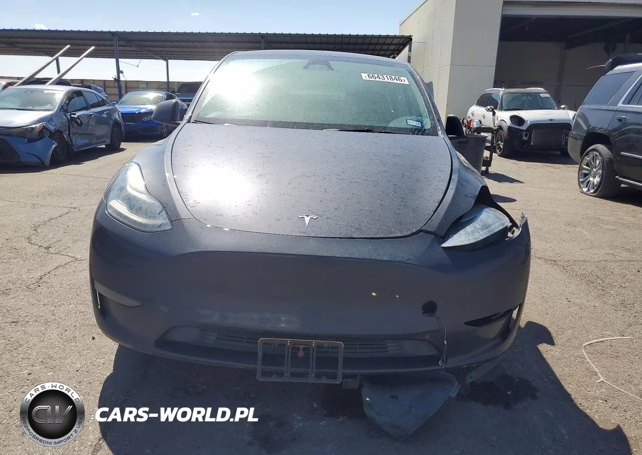2024 Tesla Model Y VIN:7SAYGAEE2RF068004 - 5