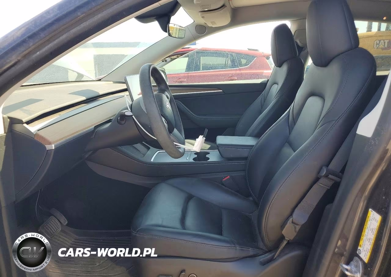 2024 Tesla Model Y VIN:7SAYGAEE2RF068004 - 7