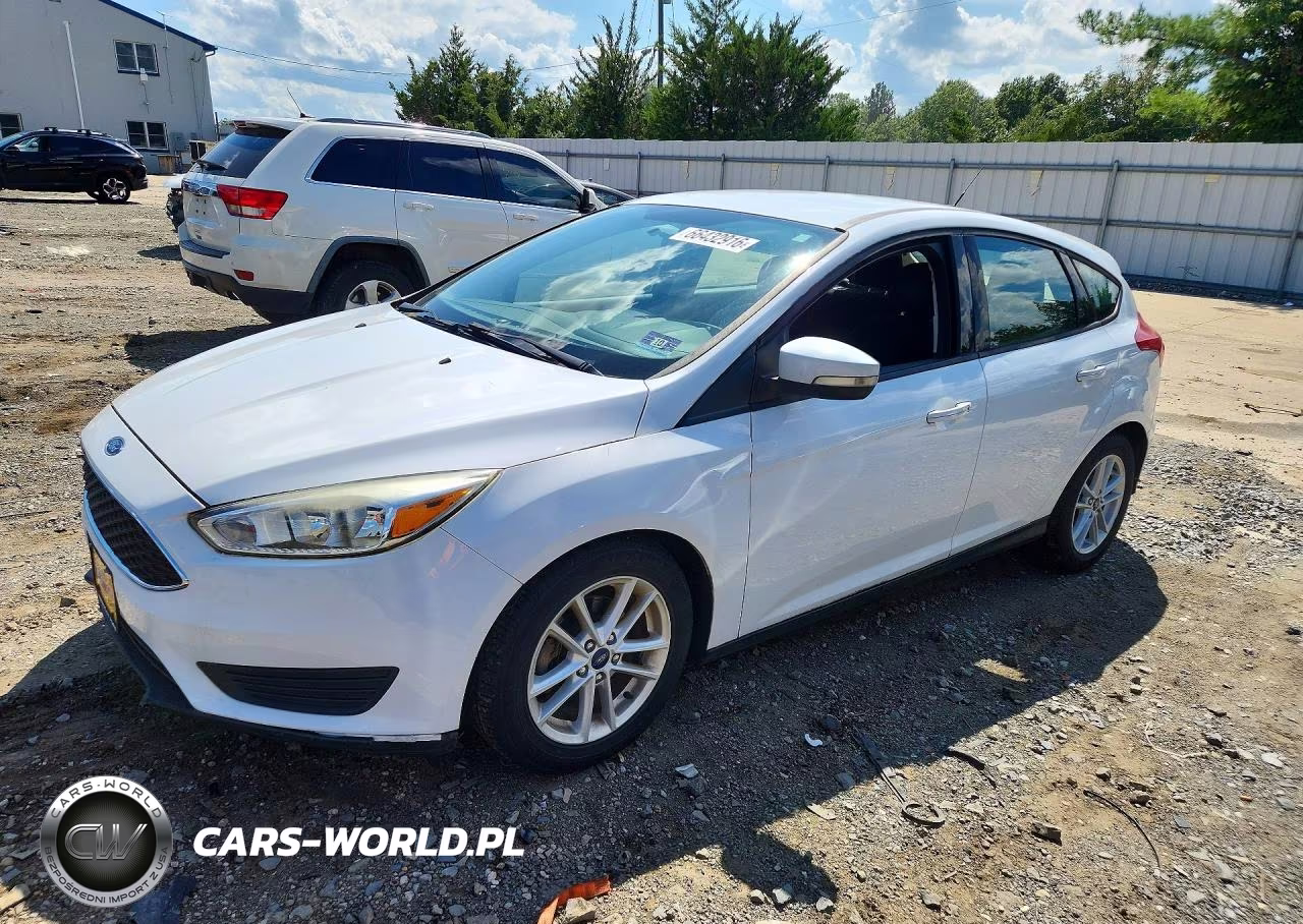 2017 Ford Focus Se VIN:1FADP3K29HL301346 - 1