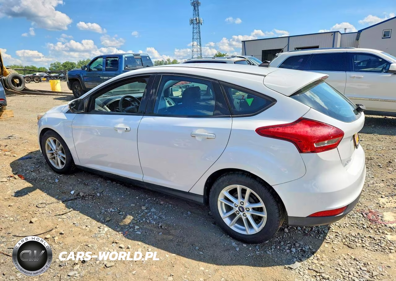 2017 Ford Focus Se VIN:1FADP3K29HL301346 - 2