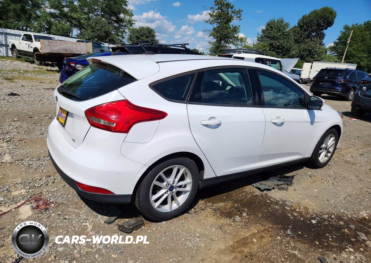 2017 Ford Focus Se VIN:1FADP3K29HL301346 - 3