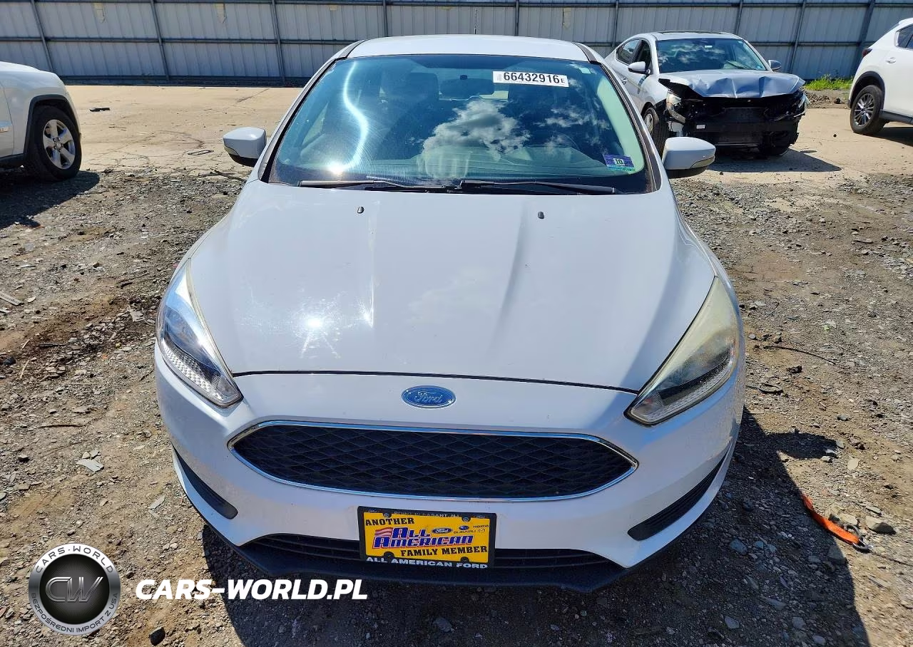 2017 Ford Focus Se VIN:1FADP3K29HL301346 - 5