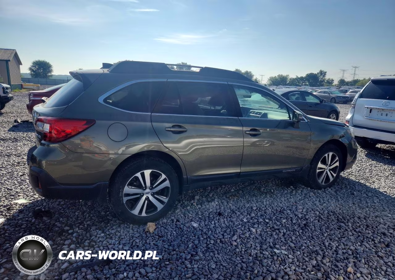2018 Subaru Outback 3.6R Limited VIN:4S4BSENC2J3349238 - 3
