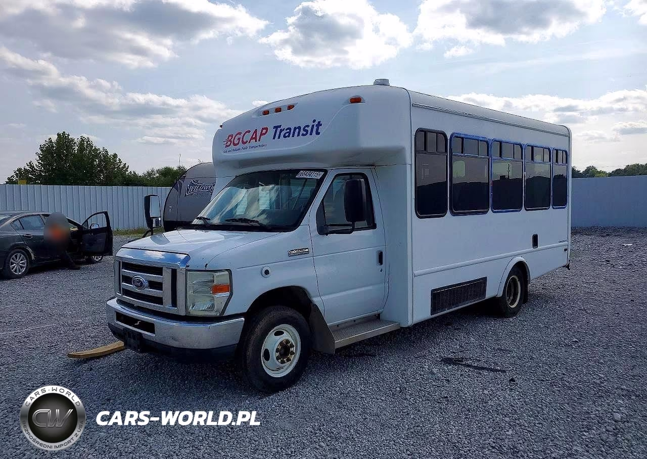 2013 Ford Econoline E350 Super Duty Cutaway Van