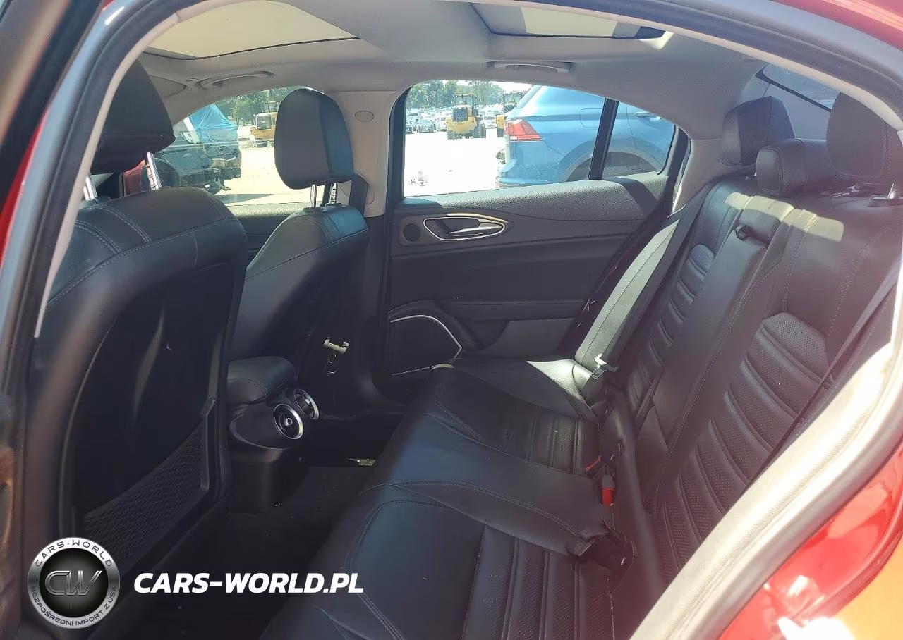 2017 Alfa Romeo Giulia Ti VIN:ZARFAECN6H7553644 - 10