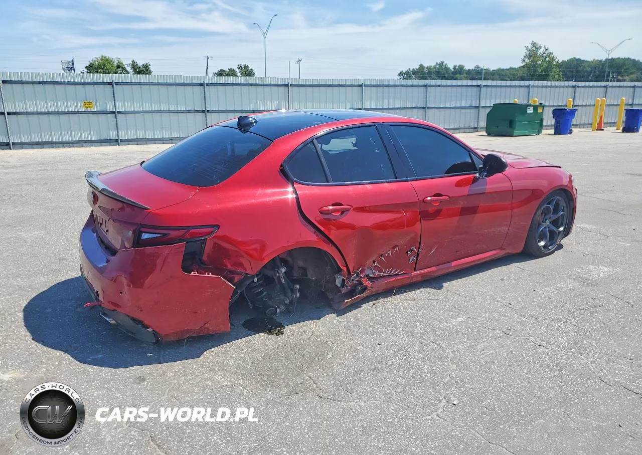 2017 Alfa Romeo Giulia Ti VIN:ZARFAECN6H7553644 - 3