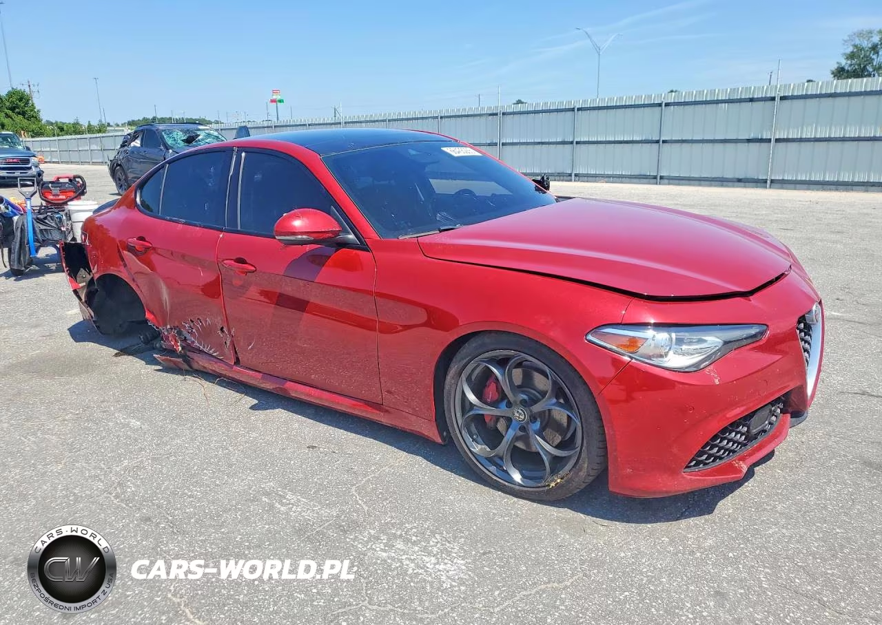 2017 Alfa Romeo Giulia Ti VIN:ZARFAECN6H7553644 - 4